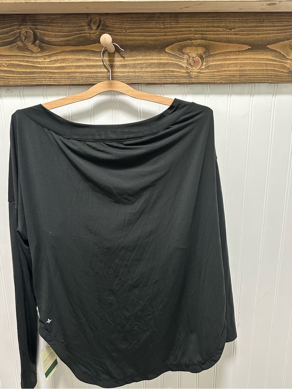 HALARA Black Off-Shoulder Long Sleeve Yoga Top Built in Bra sz M - Picture 4 of 10